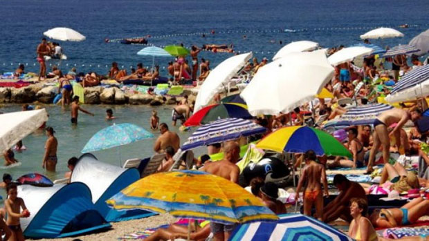 Спремите се за летовање, под сунцобран са азитромицином: Француски микробиолог тврди да постоји ефикасан третман против вируса